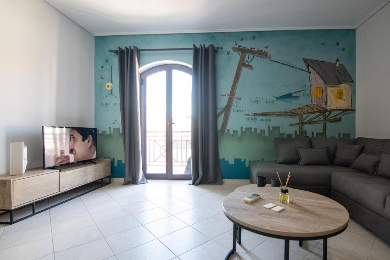 Petrino Suites Mesolonghi Mesolóngion Екстериор снимка